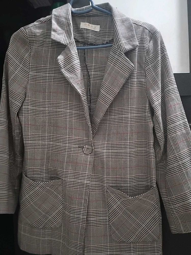 22.Stylish Plaid Blazer Jacket