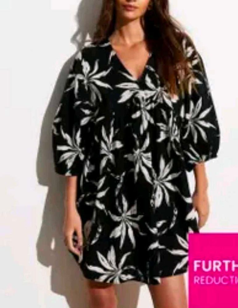 Chic Black &amp; White Floral Mini Dress