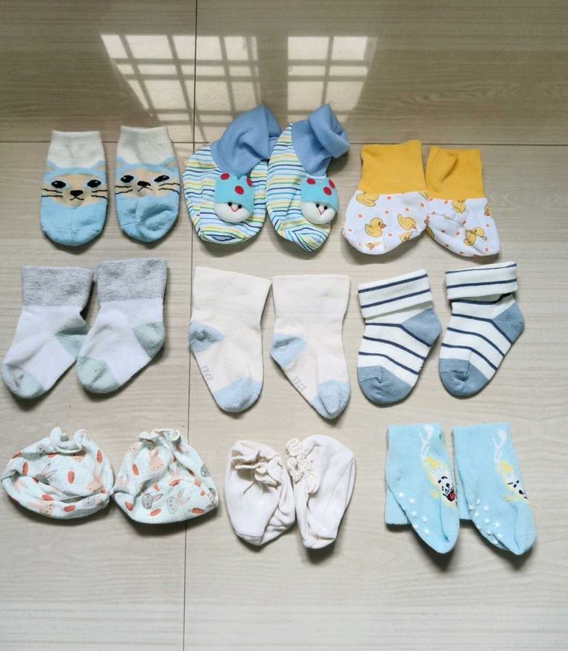 Baby Socks and Mittens Set