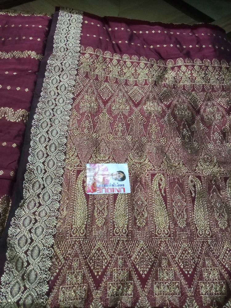 Exquisite Maroon Silk Saree with Gold Weaving