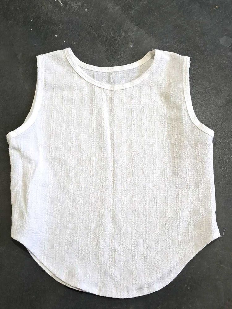 Chic White Sleeveless Top