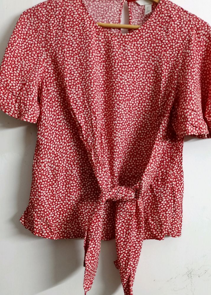 H&amp;M New Chic Red Ditsy Floral Tie-Front Blouse