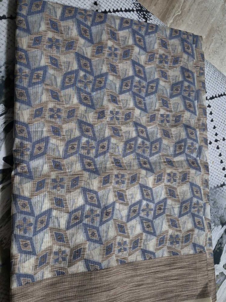 Elegant Geometric Print Saree