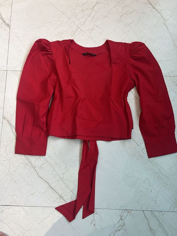 women’s red top