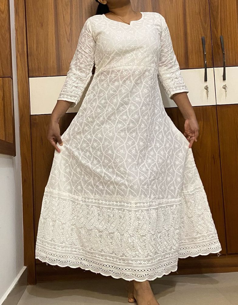 White embroidered Sequins Kurta|Price ⬇️ 40!