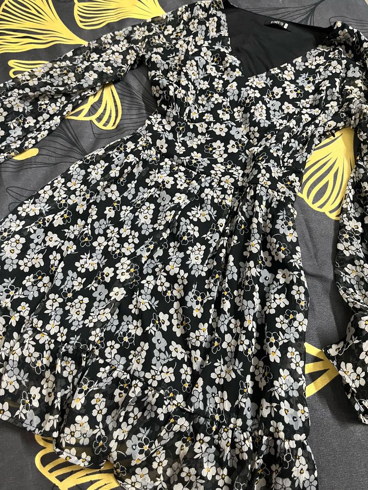 Floral Print Mini Dress with Long Sleeves