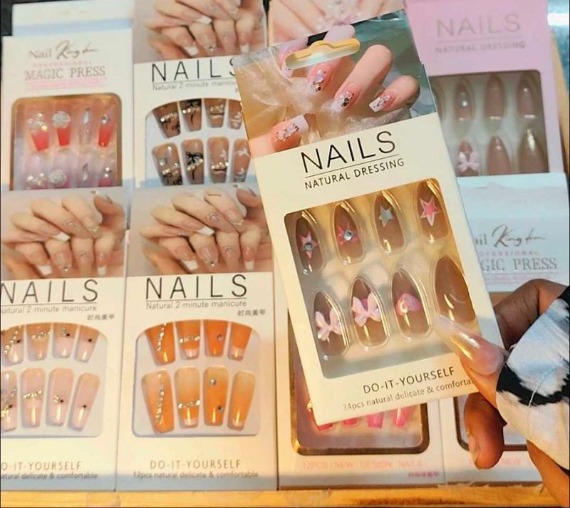 artificial press-on nails (pack of 2)