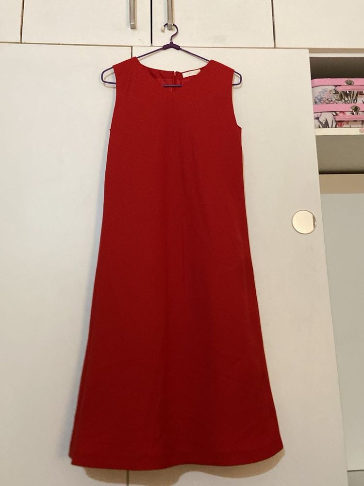 Classic Red Sleeveless Maxi Dress