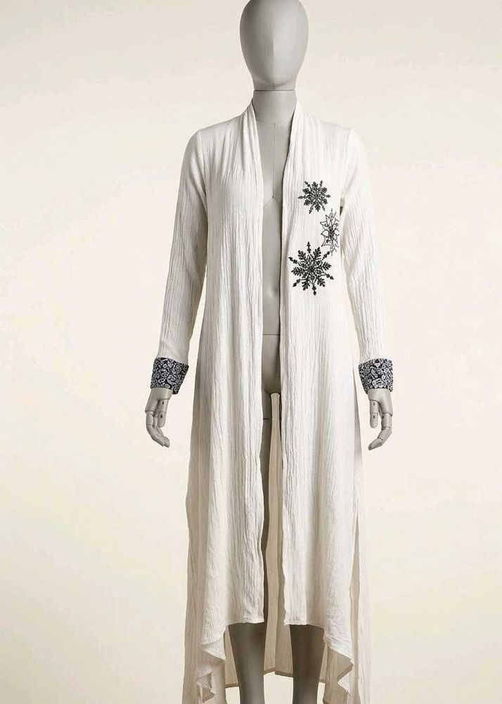 Elegant White Embroidered Long Kurta