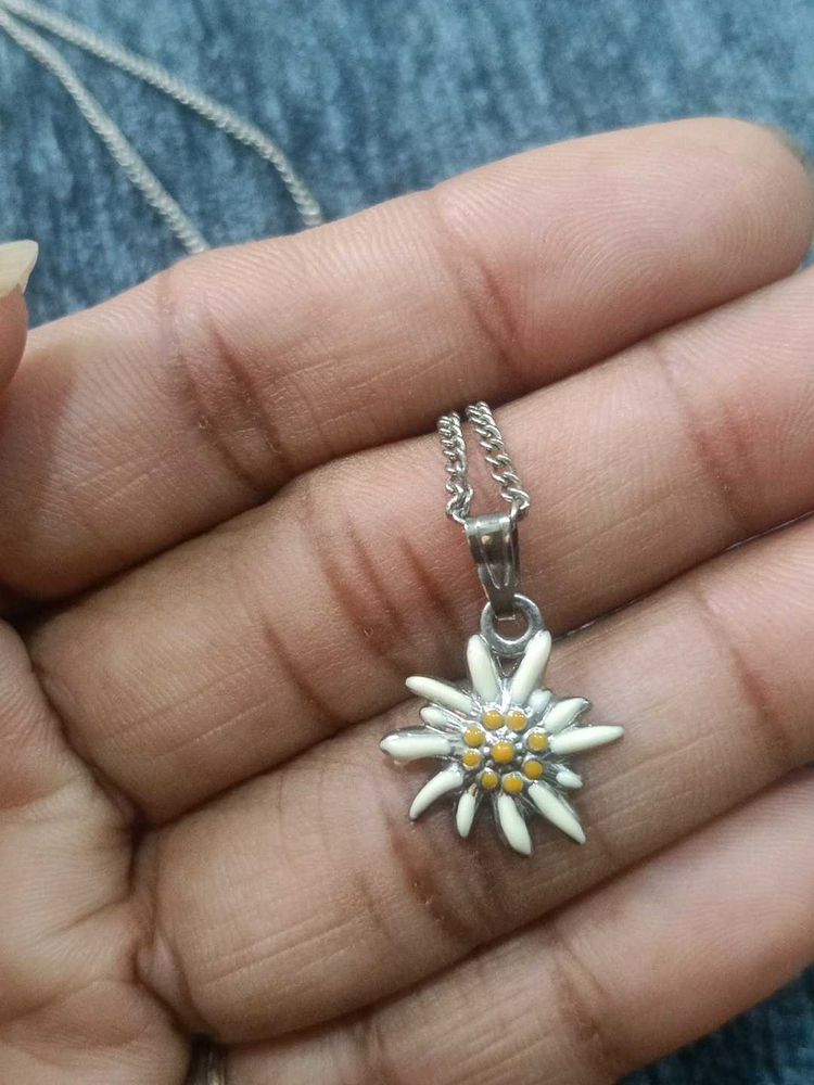 cute edelweiss flower short chain necklace for sal