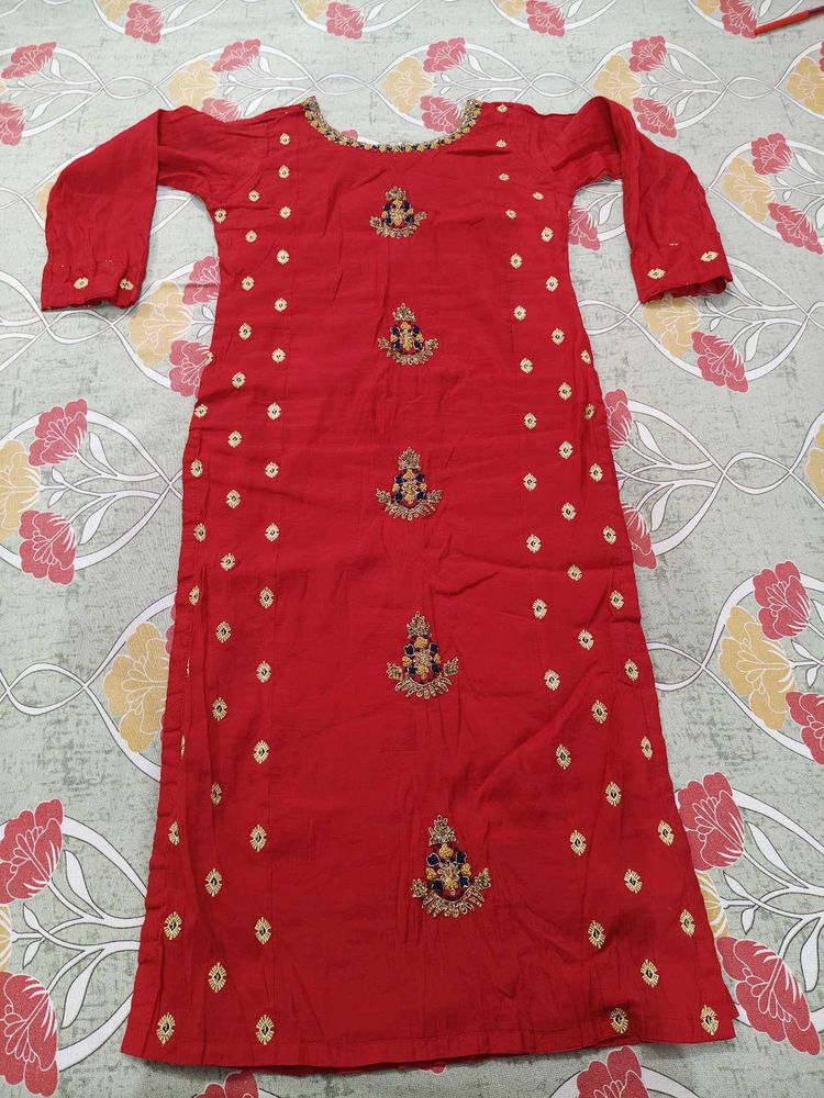 Red Embroidered Kurti with Navy Banarasi Dupatta