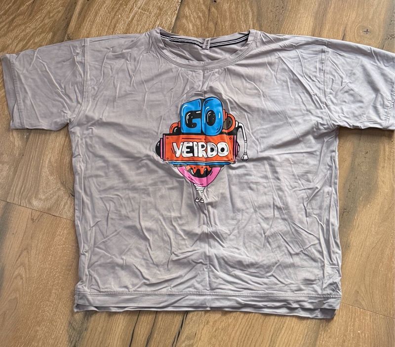Graphic T-Shirt "GO WEIRDO"
