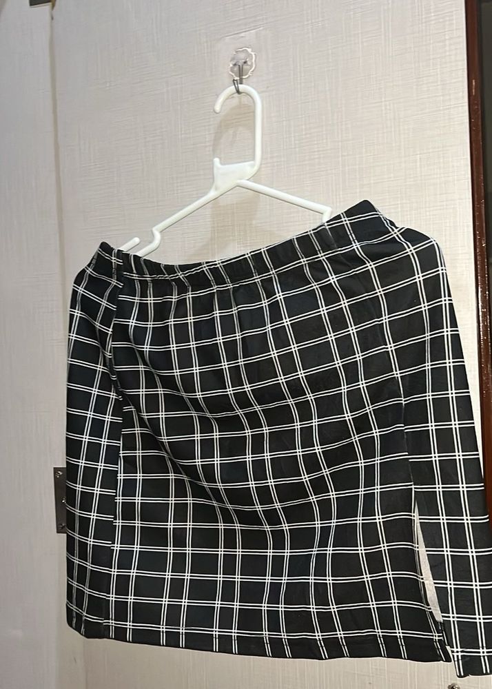 SALE Chic Black &amp; White Slit Skirt
