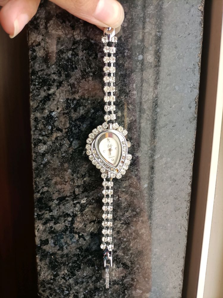 Watch ⌚ WITH DIAMONDS