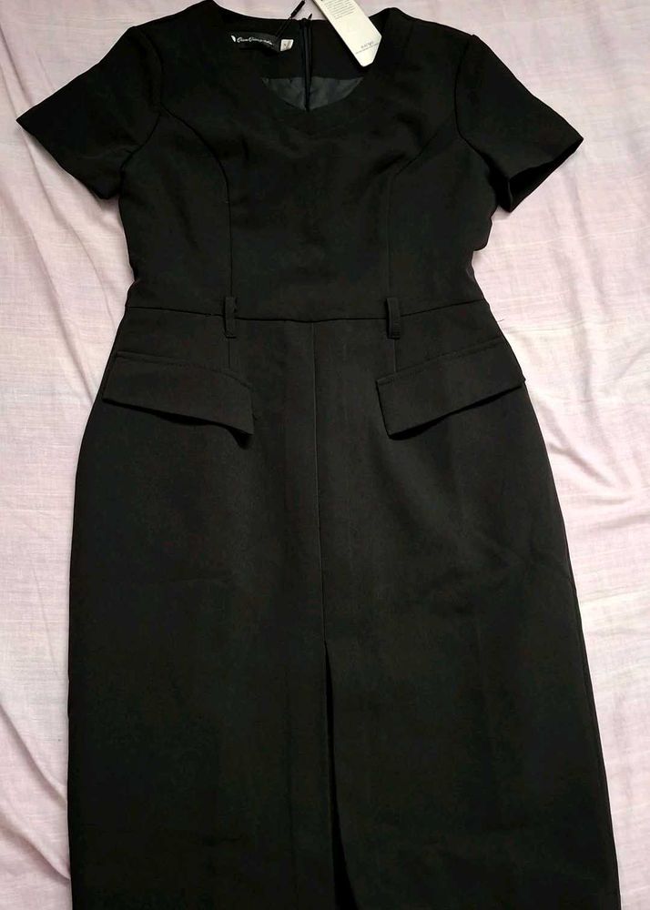 An elegent black bodycon..with brand new like qual