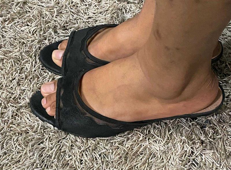 Comfy Black Slides