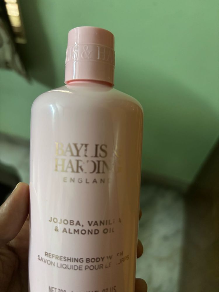 New Jojoba Vanila And Almond Oil Body Wash