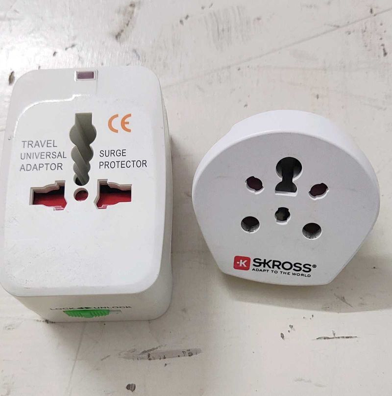 2 Universal Travel Adapter Set