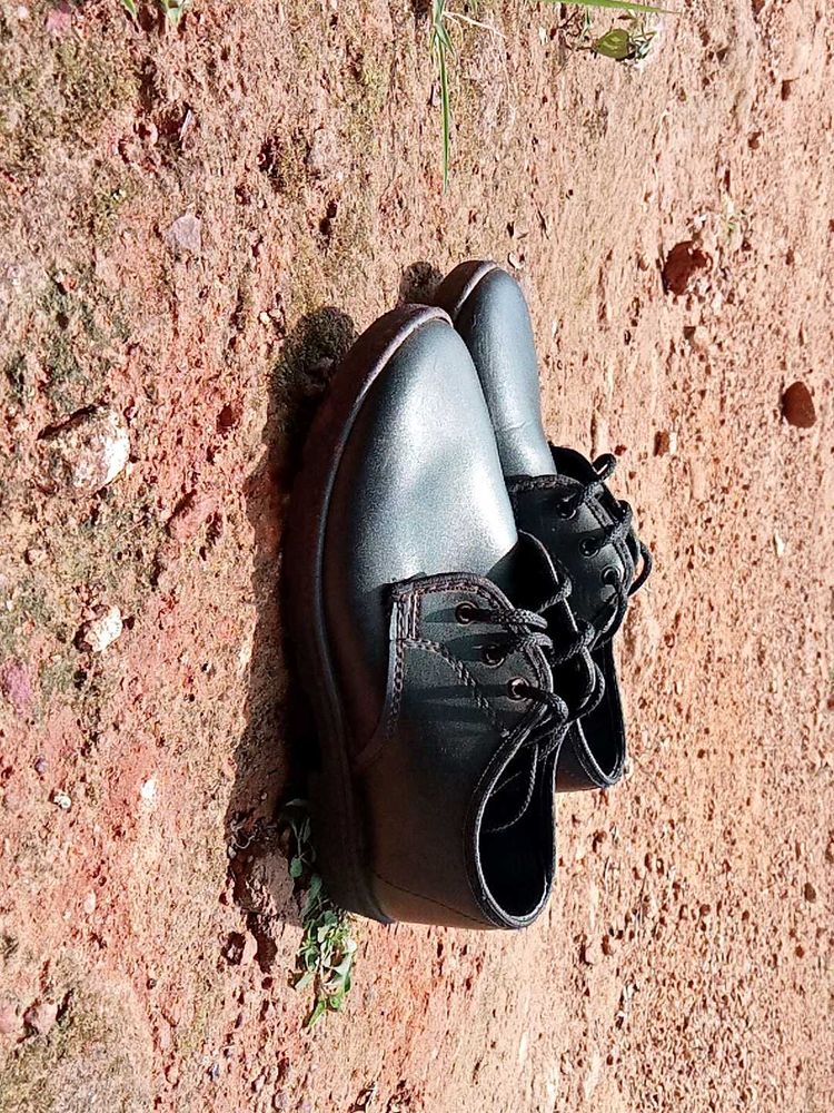 Classic Black Lace-Up Shoes