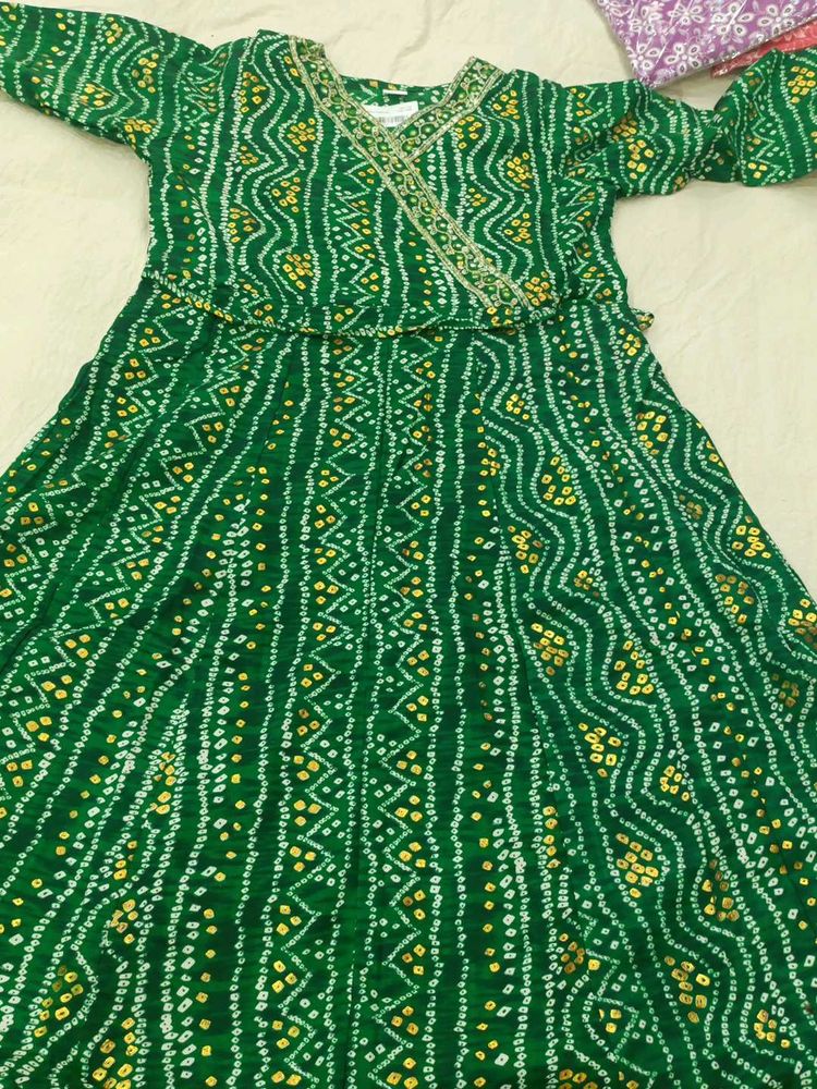 Elegant Green Bandhani Wrap Dress