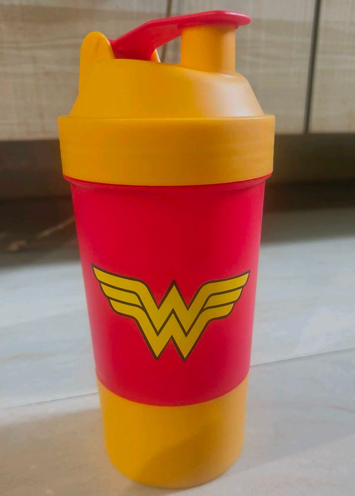 Wonder Woman Shaker Bottle