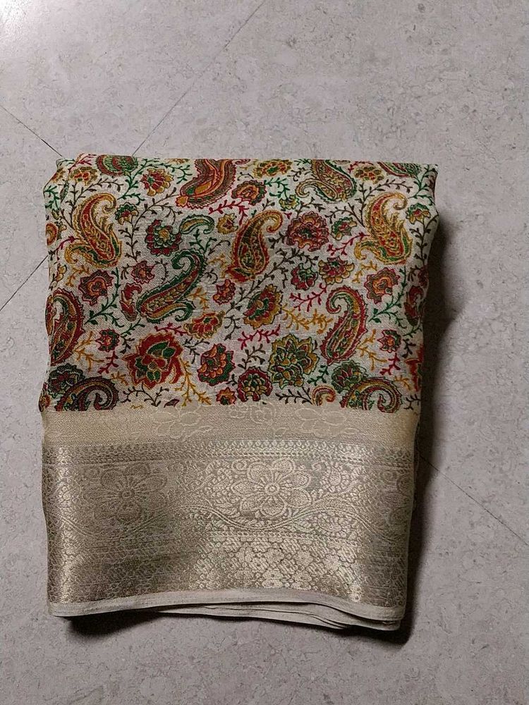 Elegant Paisley Pattern Saree
