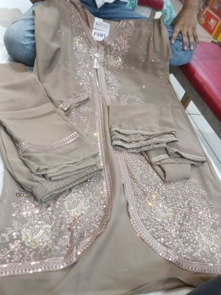 Embellished Kurta Set with Pants