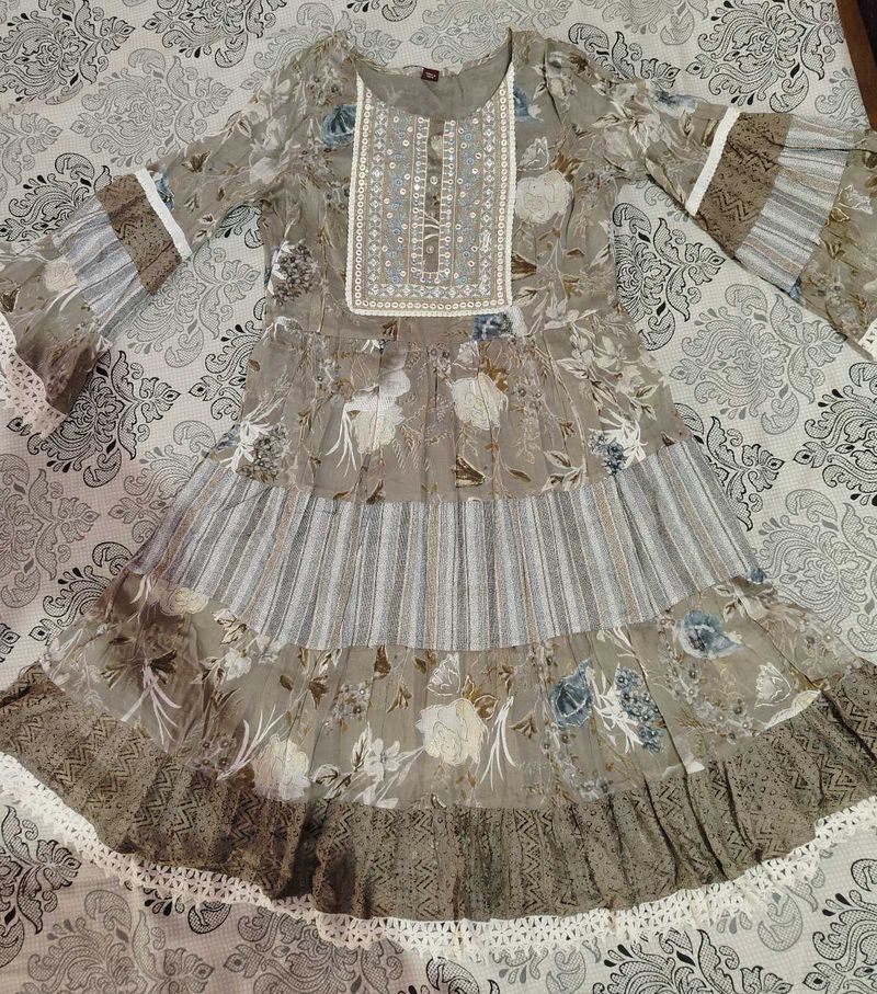 TRADITIONAL DRESS/KURTI