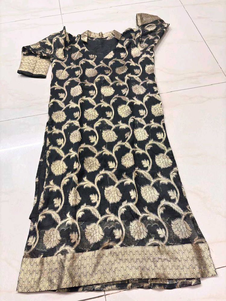 Elegant Black &amp; Gold Kurta