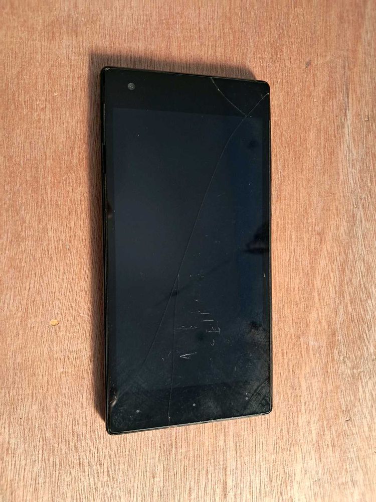 XOLO Black Smartphone - Cracked Screen