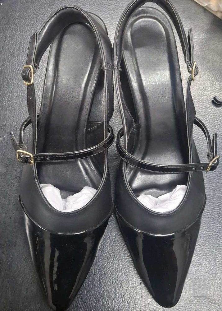 Chic Black Chunky Heel Sandals