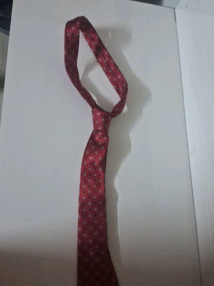 Classic Red Patterned Tie