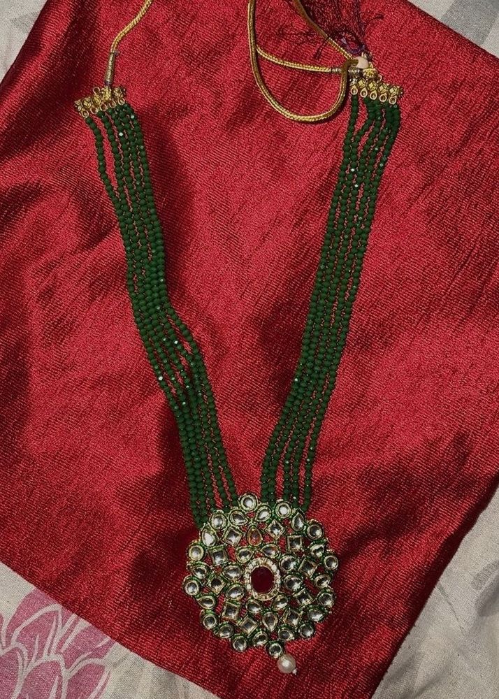 Elegant Kundan &amp; Emerald Necklace Set