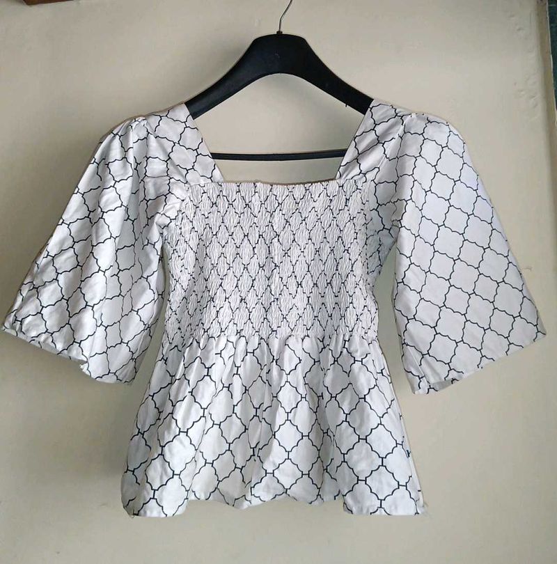 Trending Peplum Top🤍🖤