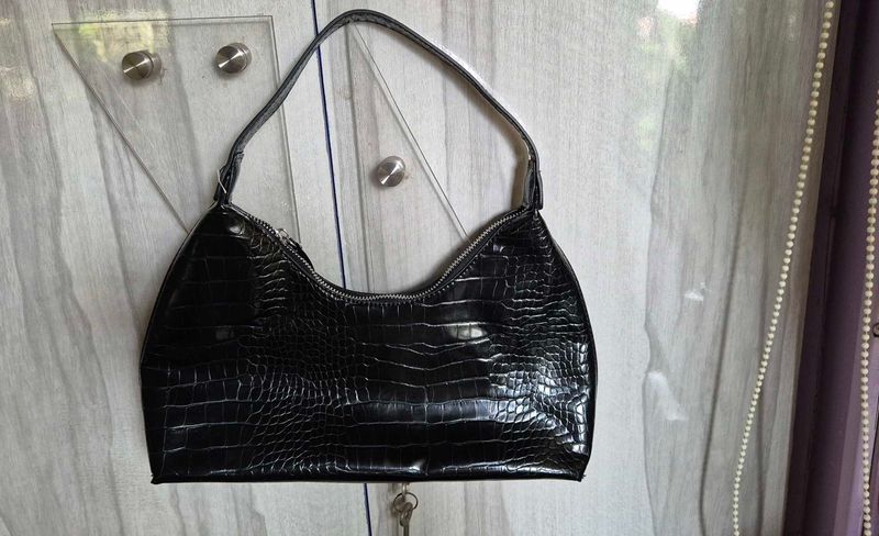 Chic Black Croc Embossed Hobo Bag