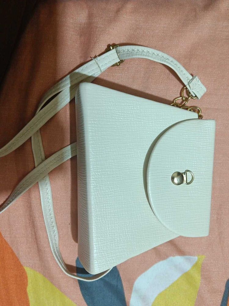 Chic White Geometric Crossbody Bag