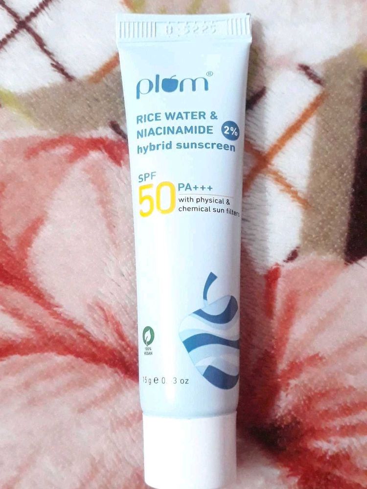 Plum 2% Niacinamide &amp; Rice Water Sunscreen SPF 50
