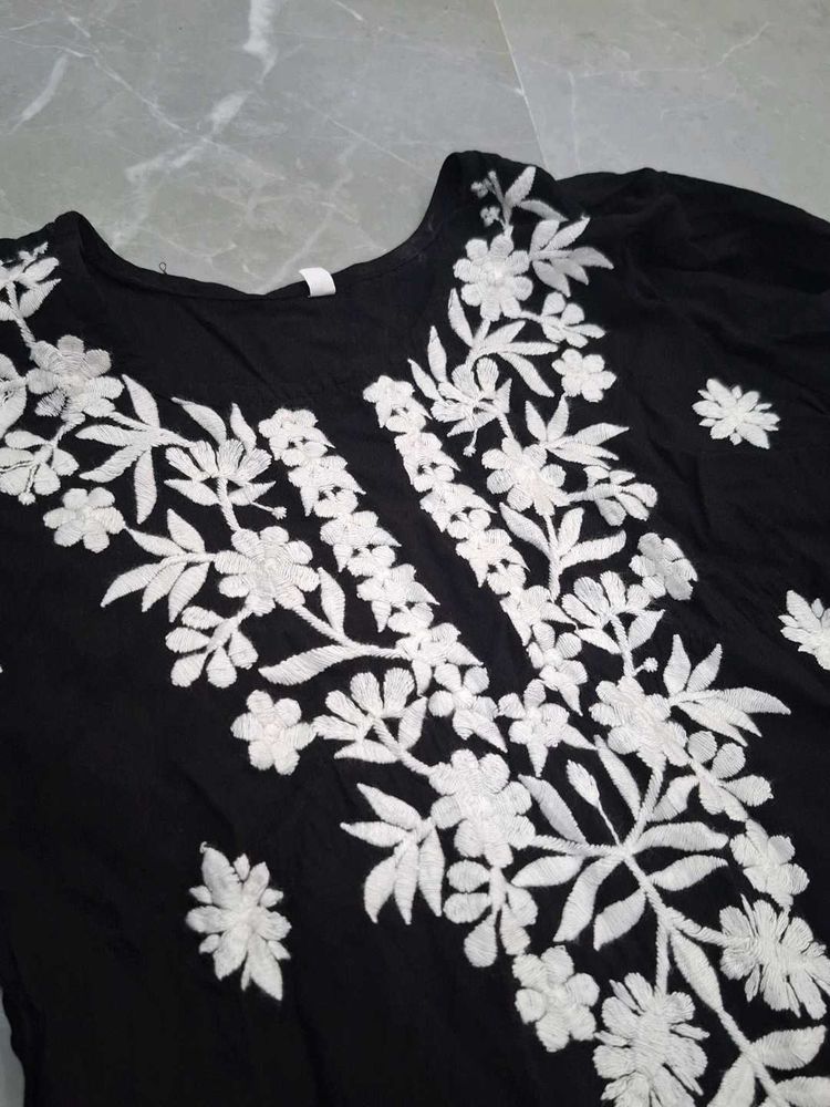 Black Embroidered Kurta