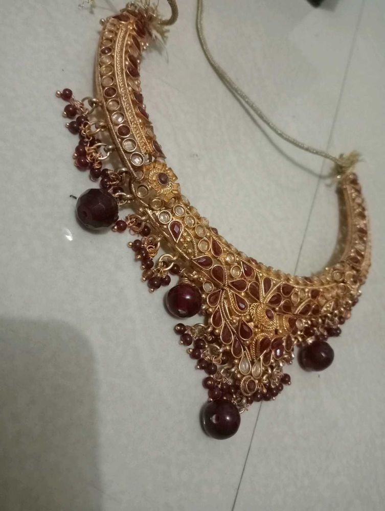 Exquisite Gold Necklace with Red Stones