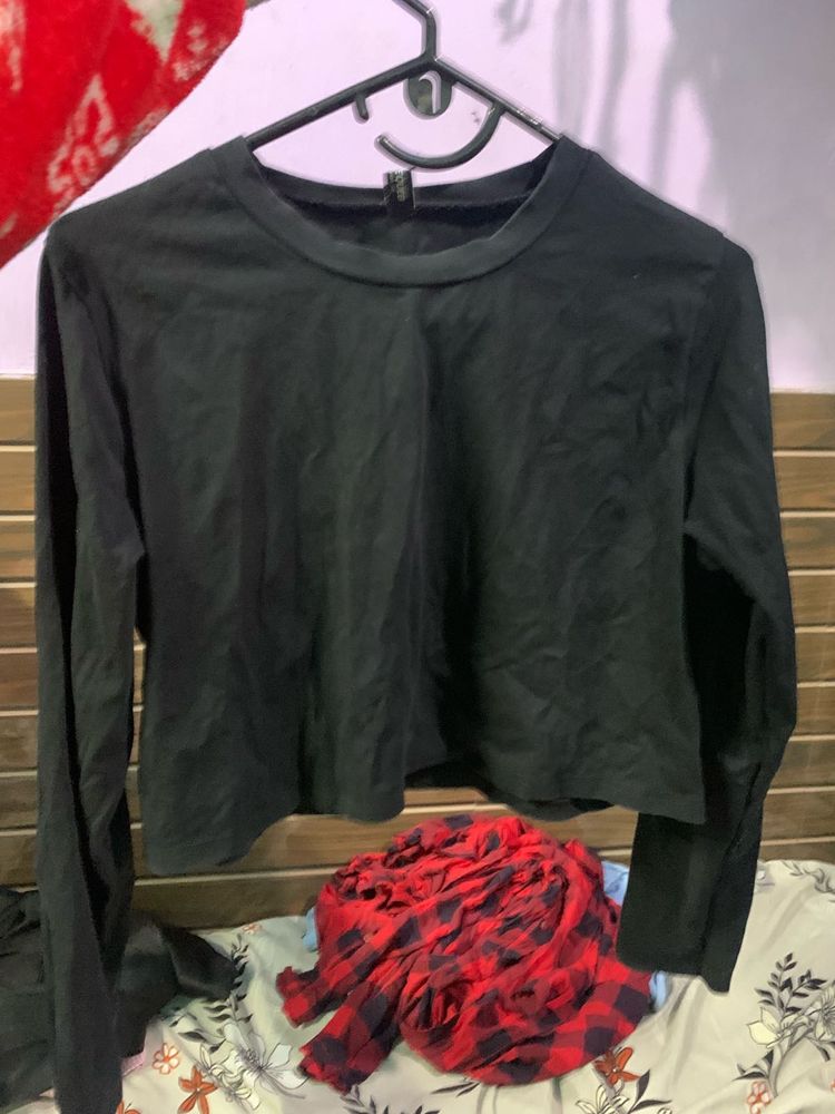Chic Black Long Sleeve Cropped Top