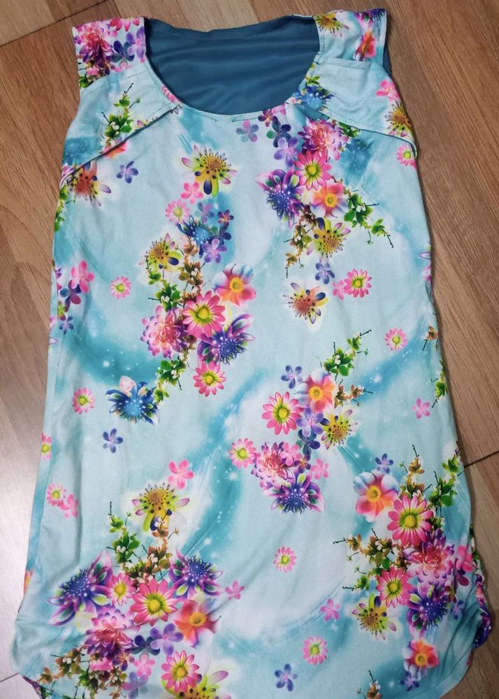 Graphic Floral Design Top In Size M