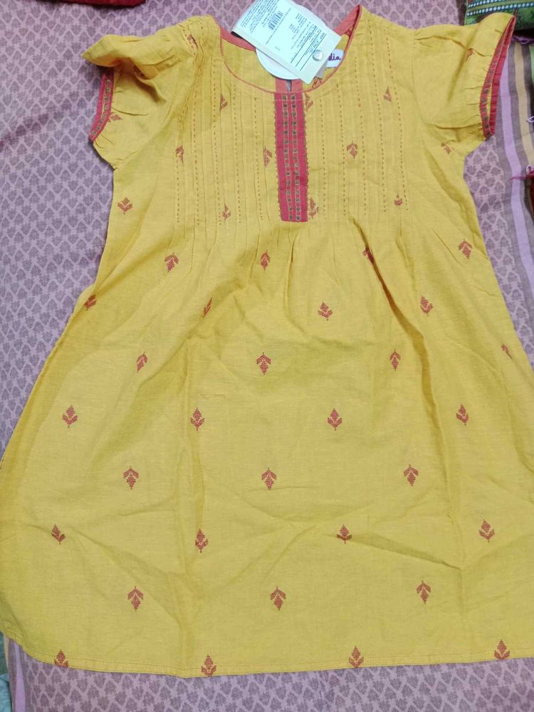 branded Cute mustard girls tops