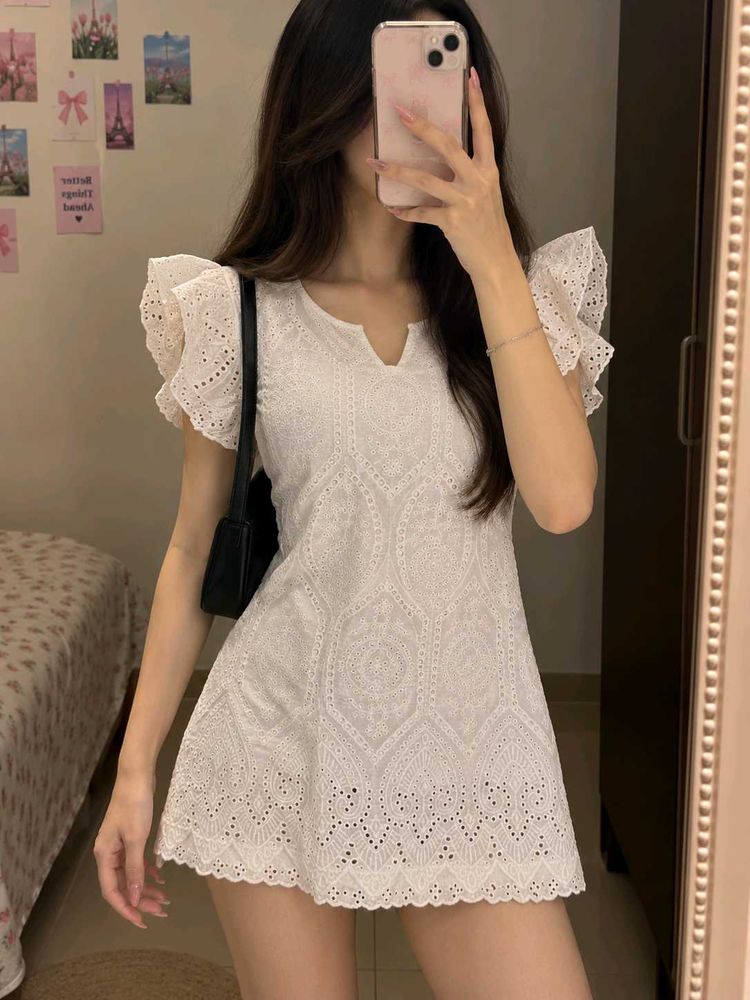 Chic White Broderie Anglaise top