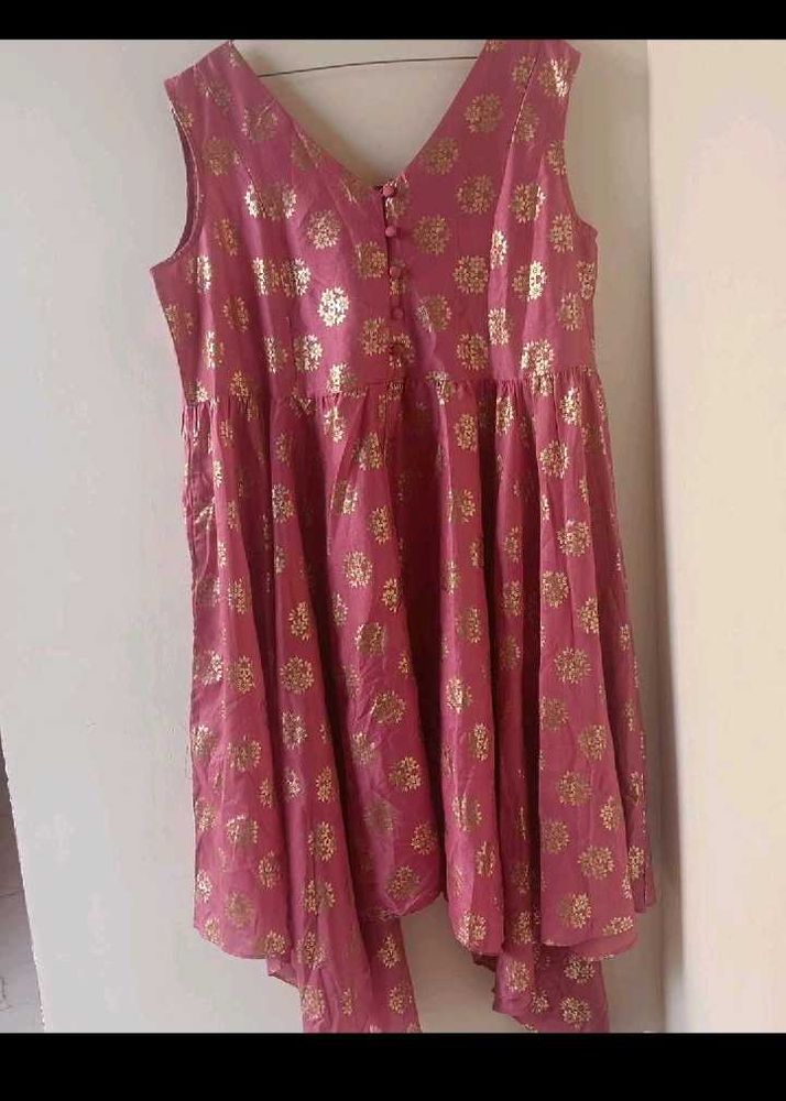 Sangria sleeveless foil print kurta