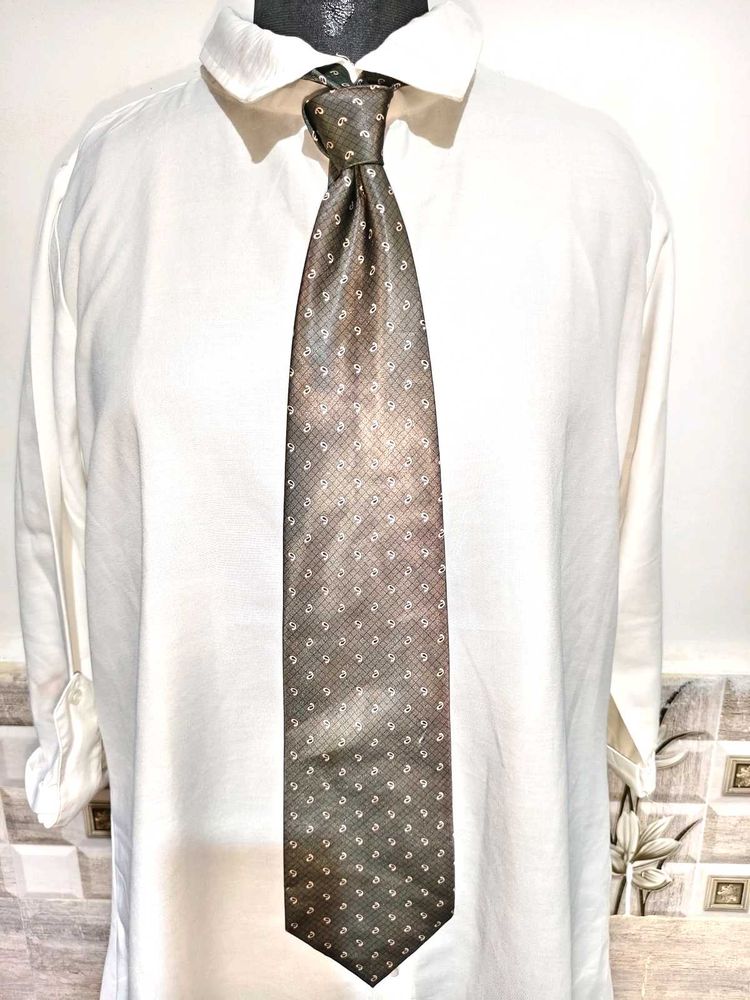 Classic Geometric Pattern Tie