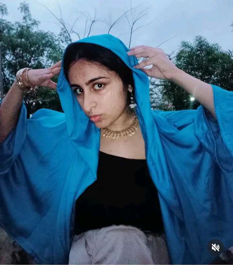 UAE shrug abaya