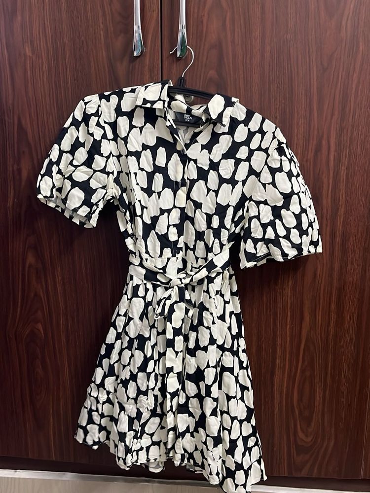 Max Chic Black &amp; White Print Dress- Size S