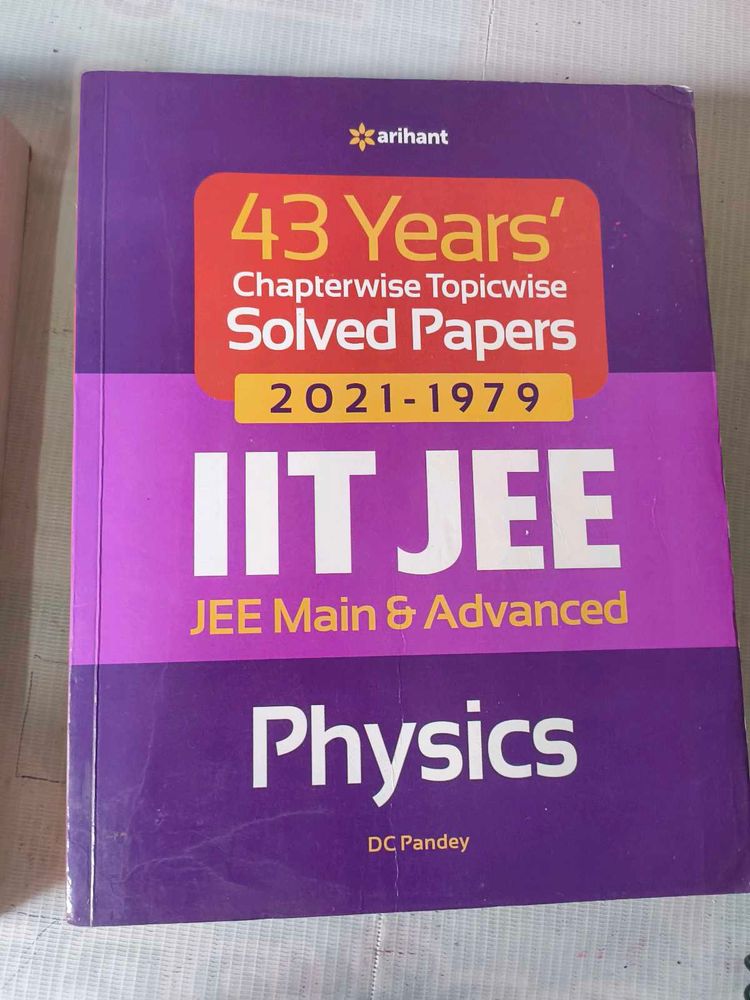 IIT JEE Physics Solved Papers by Arihant
