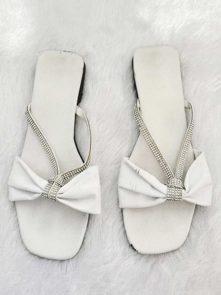 🎀 White Bow Sandals with Rhinestone Straps 🥰
