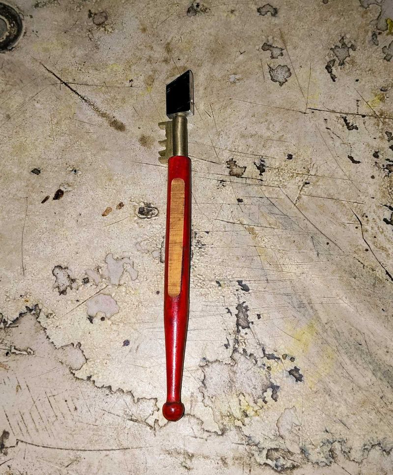 Diamond Point Glass Cutter.